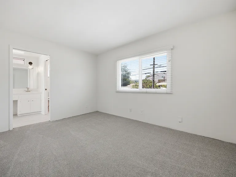 4339 Mentone St — Photo 10