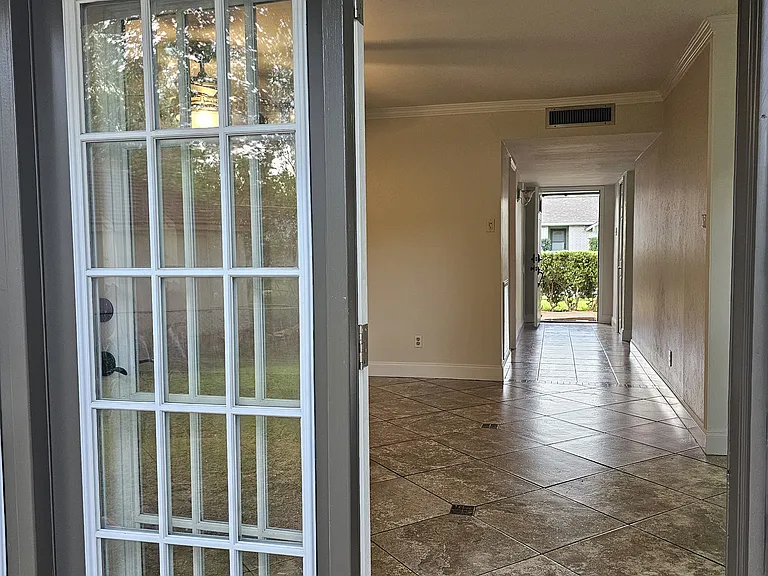 617 Country Ln — Photo 38