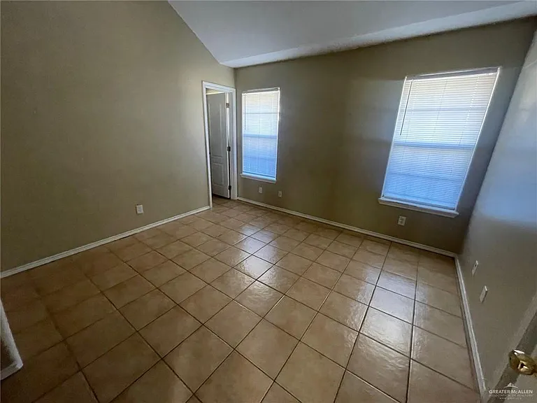 815 N Cross Ln #4 — Photo 9