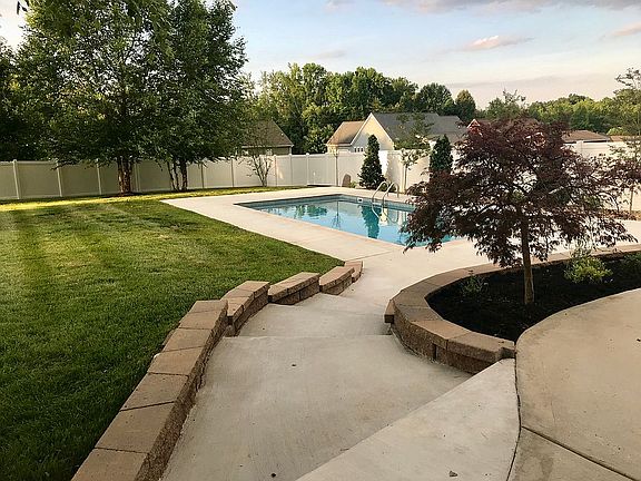 4th image of 800 Windingbrook Ct