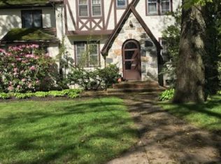 19 Cary Rd, Great Neck, NY 11021