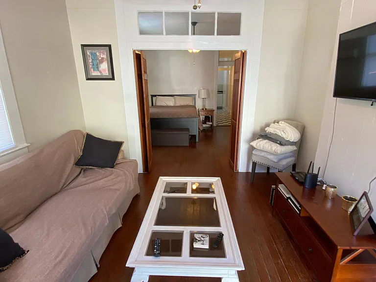 1015 Leontine St — Photo 2