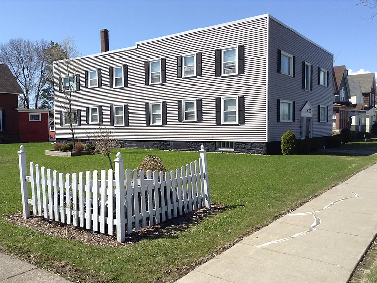 1006 Broadway St — Photo 1