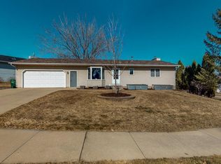 2418 Meadow Hills Dr SW, Rochester, MN 55902