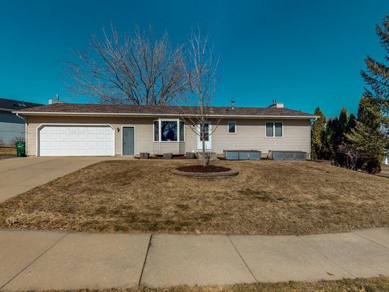 2418 Meadow Hills Dr SW, Rochester, MN 55902