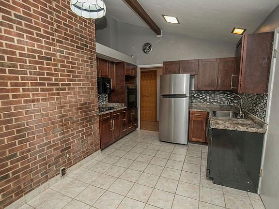 4th image of 20524 Alameda Pkwy