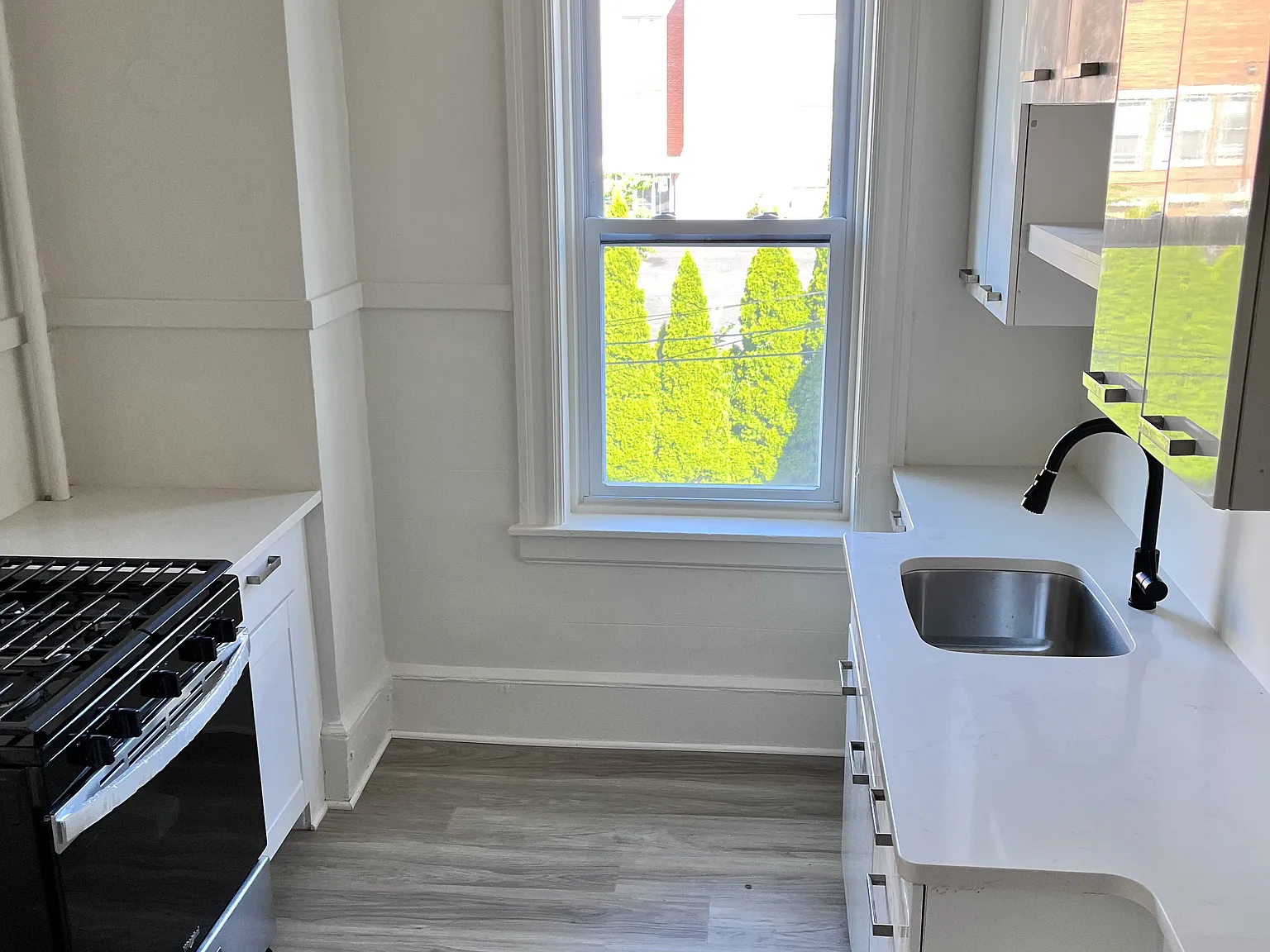 1 bed, $1,660 — Photo 2