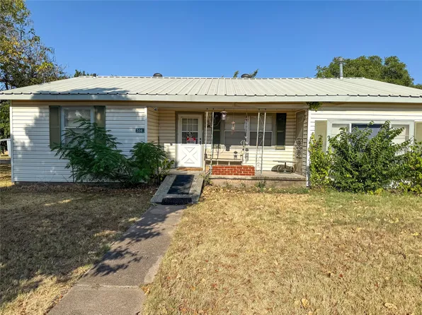 504 Hall St, Montague, TX 76251