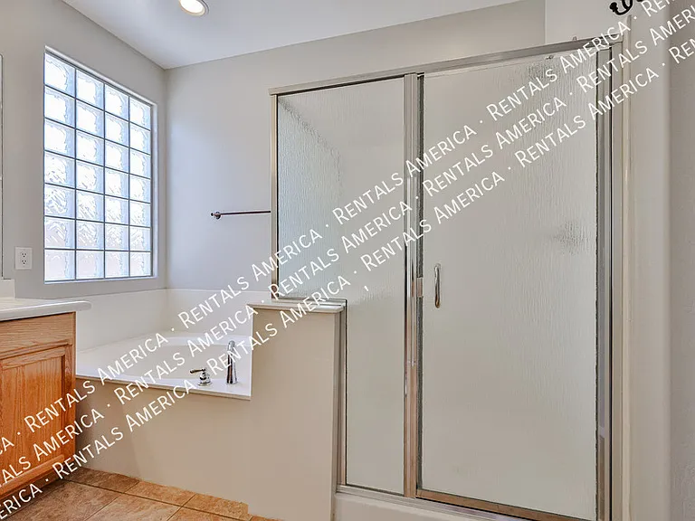 9710 S 45th Ave — Photo 23