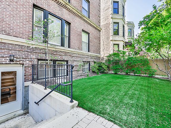 3rd image of 1532 W Cornelia Ave #G