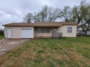 306 N Charles St, Holyrood, KS 67450
