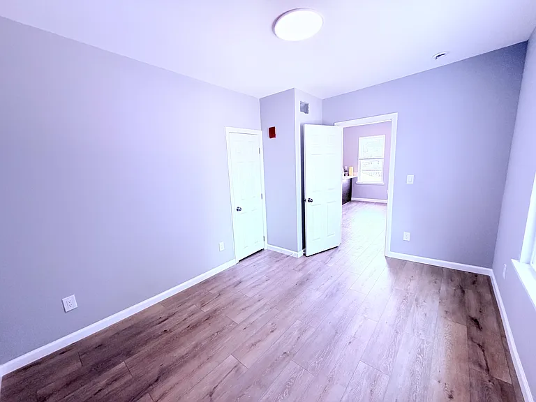 635-639 Elm St #2 — Photo 9