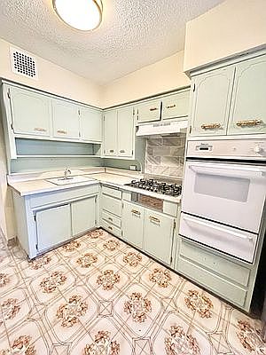 1st image of 970 E 99th St #1