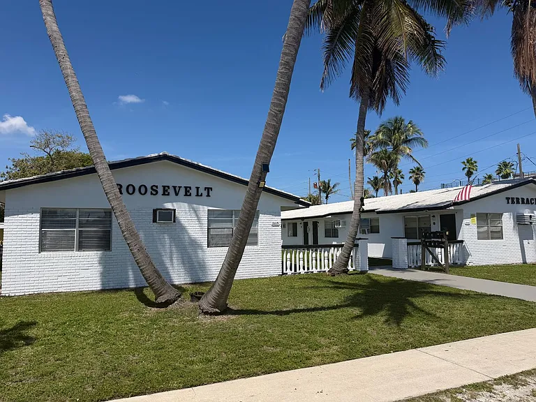 2111 Roosevelt St — Photo 1