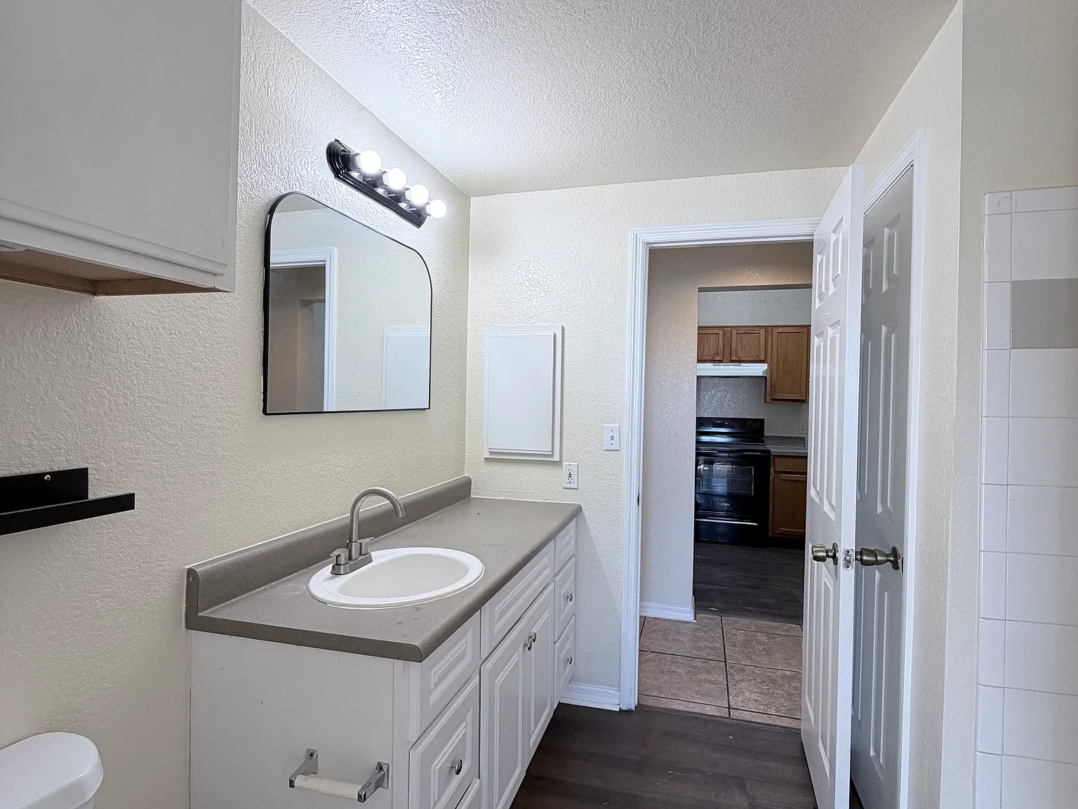 2 bed, 1062 sqft, $1,750 — Photo 4