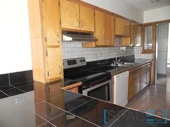 3rd image of 1308 N La Salle Dr APT 4