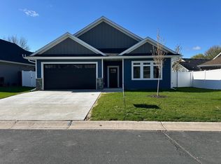 1118 Village St SE, New Prague, MN 56071