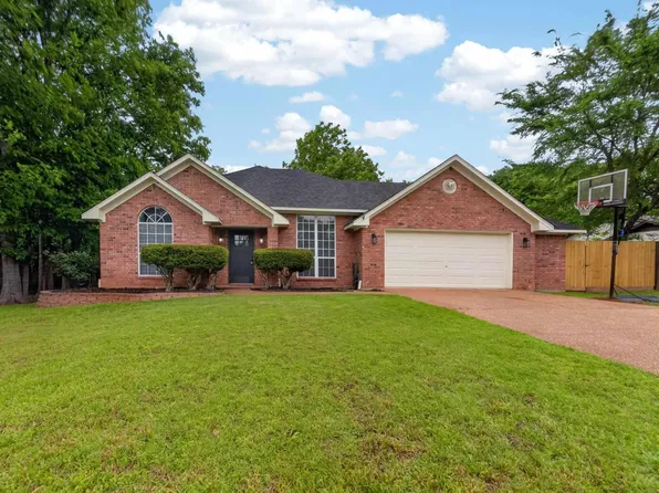 919 Corey Dr, Whitehouse, TX 75791