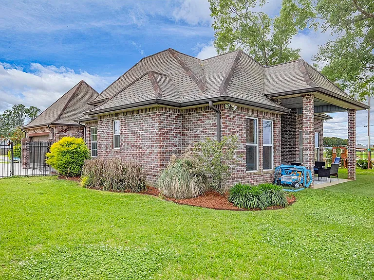 111 Gentle Oak Blvd — Photo 3
