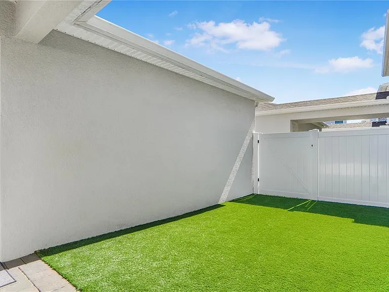 14025 Kauai Dr — Photo 4