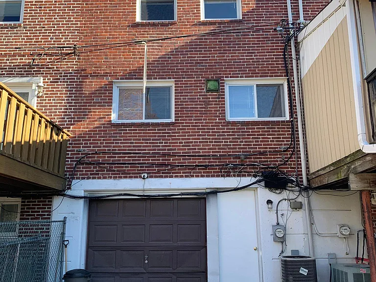 916 Grant Rd — Photo 16