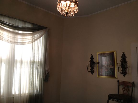 2nd image of 2752 Judson St