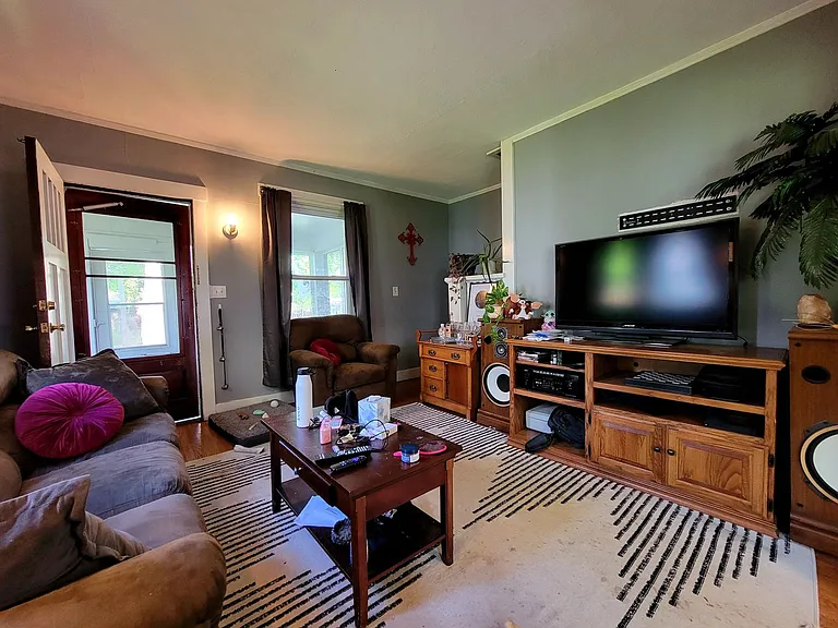 609 S Prairie St — Photo 3
