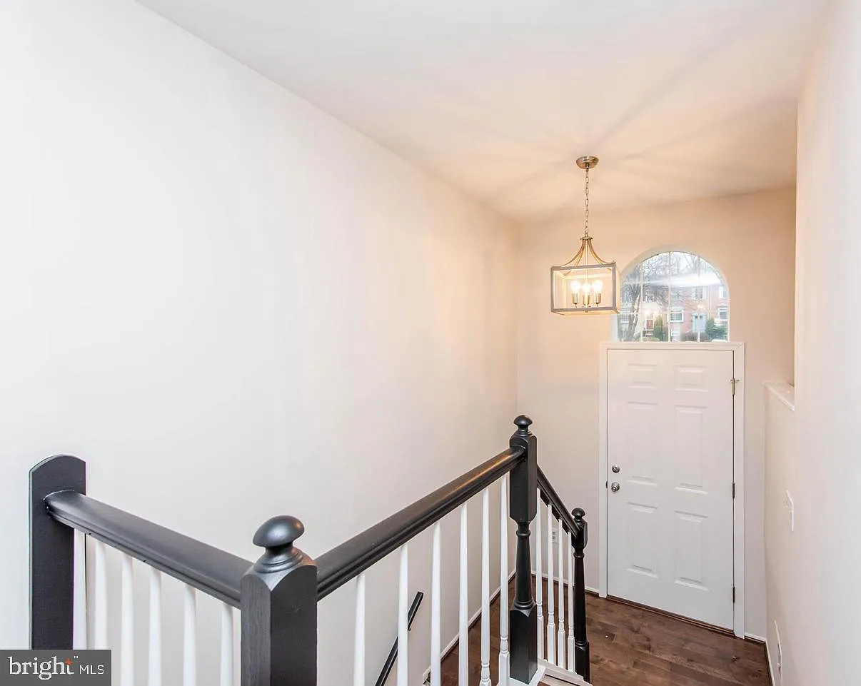3 bed, 2.5 bath, 1987 sqft, $2,950 — Photo 4