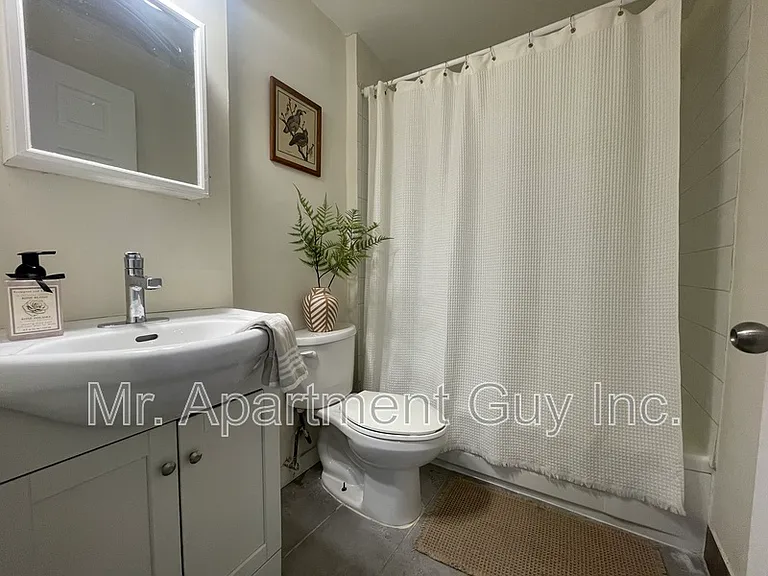 44 Victoria Ave S #303 — Photo 8