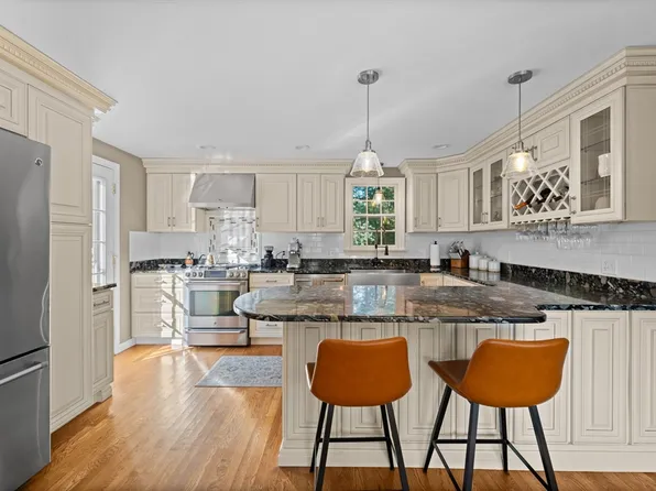 28 Lawrence St, Danvers, MA 01923