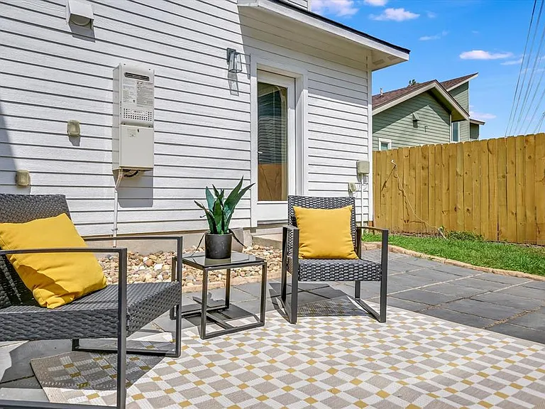 1121 Walton Ln #B — Photo 9