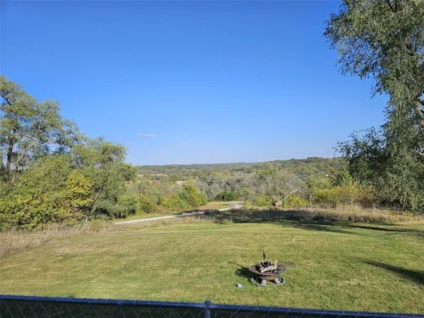 4 145th Ln, Earlham, IA 50072