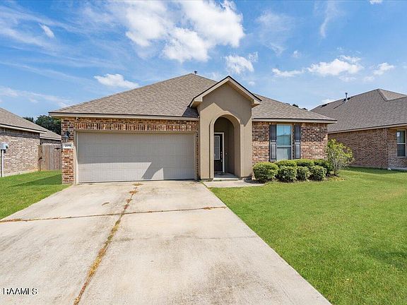 2nd image of 209 Holly Grove Ln