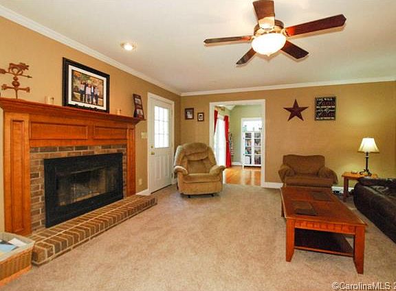 2nd image of 2641 Oakhurst Dr