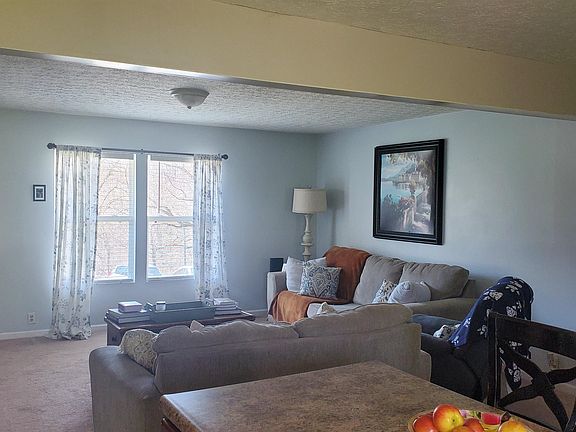 3rd image of 415 Elk St