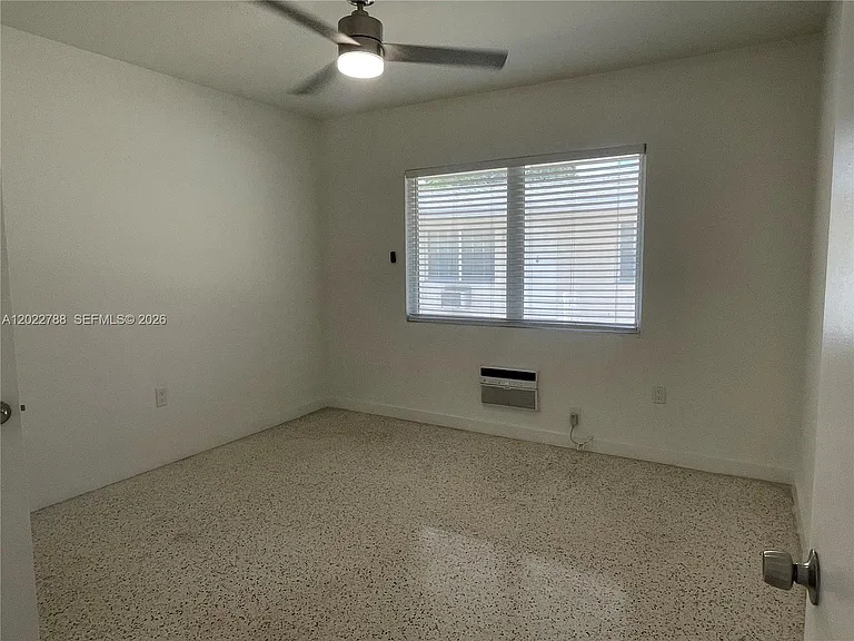 940 SW 4th Ave #1 — Photo 6