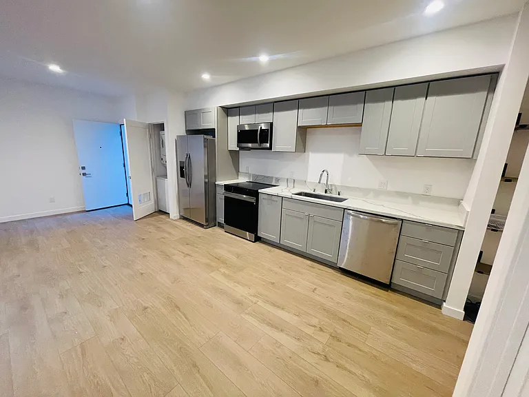 1707 Brockton Ave #14 — Photo 4