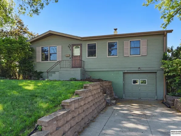 6913 Seward St, Omaha, NE 68104