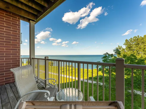 4120 S Lake DRIVE #367, Saint Francis, WI 53235
