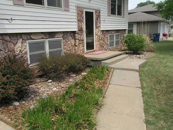 2nd image of 1006 E 6th St