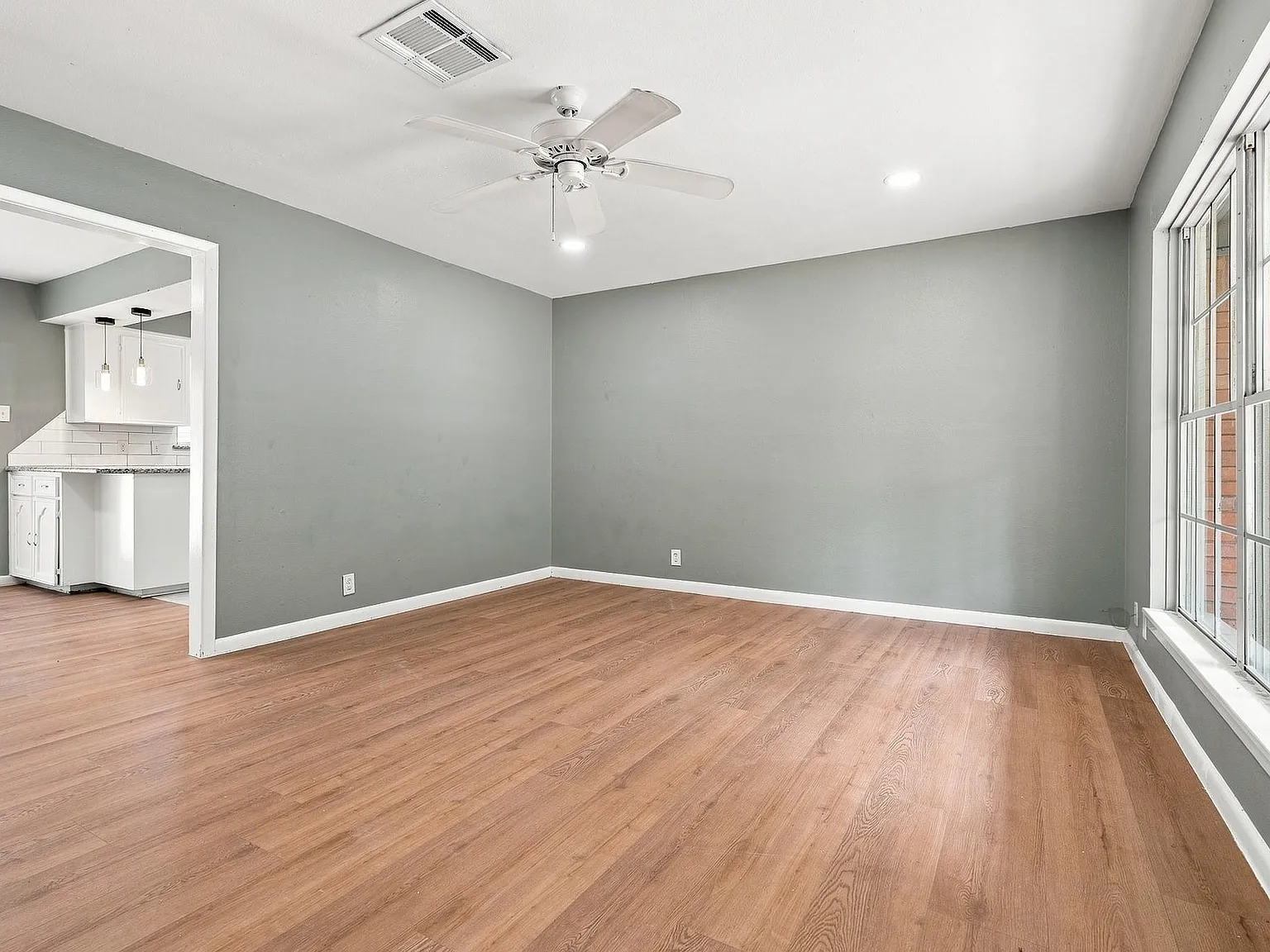 3 bed, 1.5 bath, 1141 sqft, $1,800 — Photo 3
