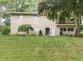 6 Mayflower Dr, Andover, MA 01810