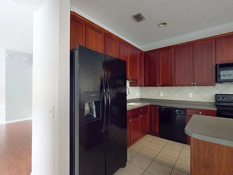 17531 Hugh Ln — Photo 3