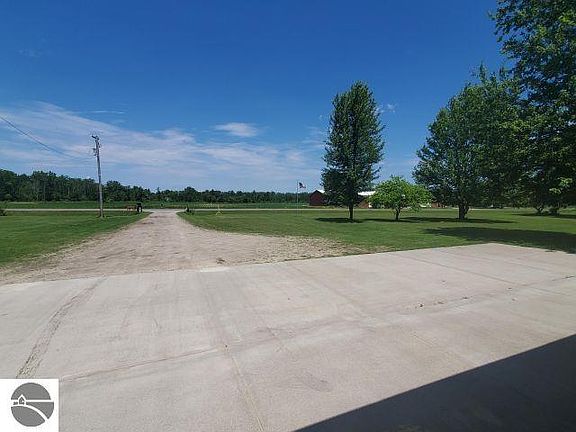 3rd image of 965 Saganing Rd #965