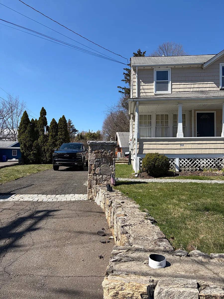 Building Photo - Strawberry Hill Ave