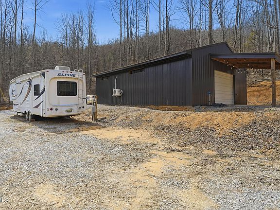 5th image of 724 Dry Creek Rd