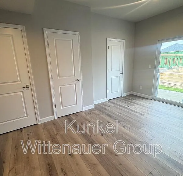 217 E Coral Sea Way — Photo 5