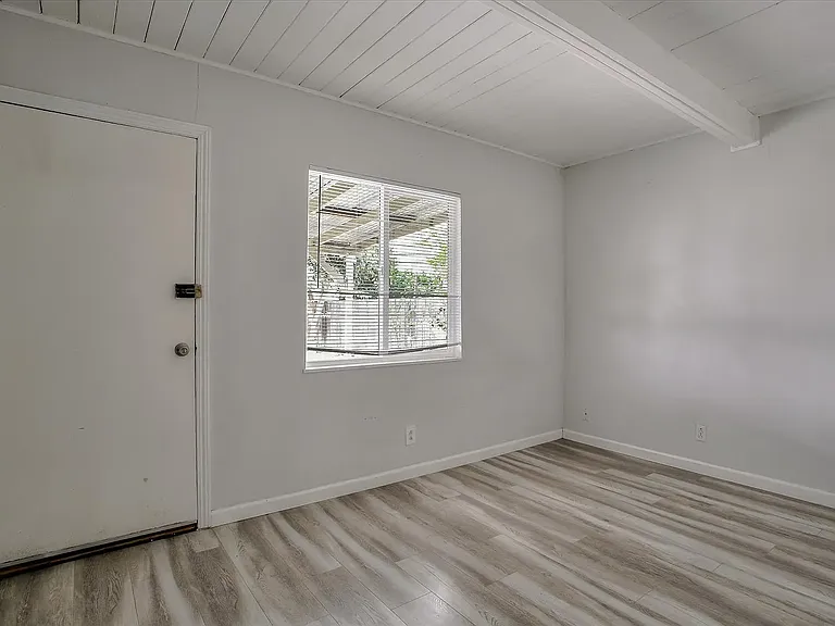 27 Carnegie Dr — Photo 17