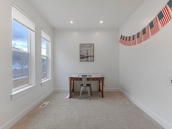 5th image of 135 N Sunrise Ranch Dr