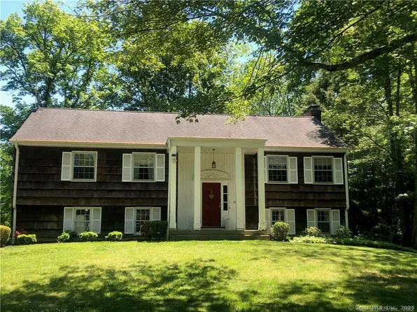 33 Loughran Ave, Stamford, CT 06902